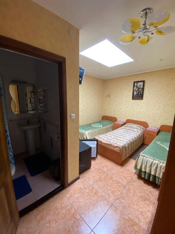 Золотий Лев Hotel Zvenyhorodka Exterior photo