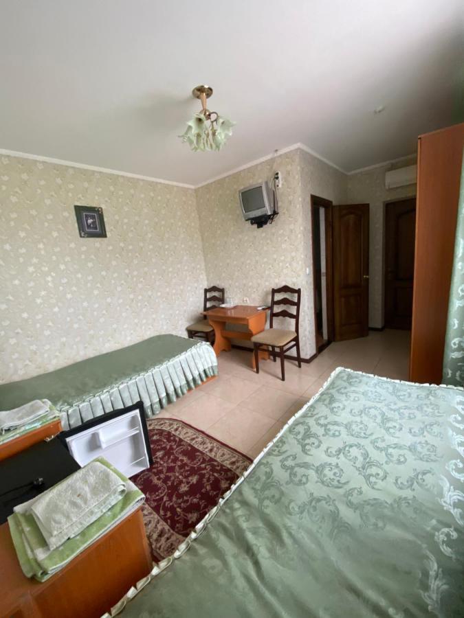 Золотий Лев Hotel Zvenyhorodka Exterior photo