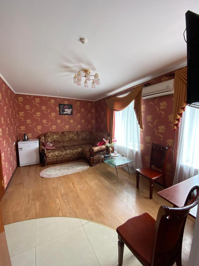 Золотий Лев Hotel Zvenyhorodka Exterior photo