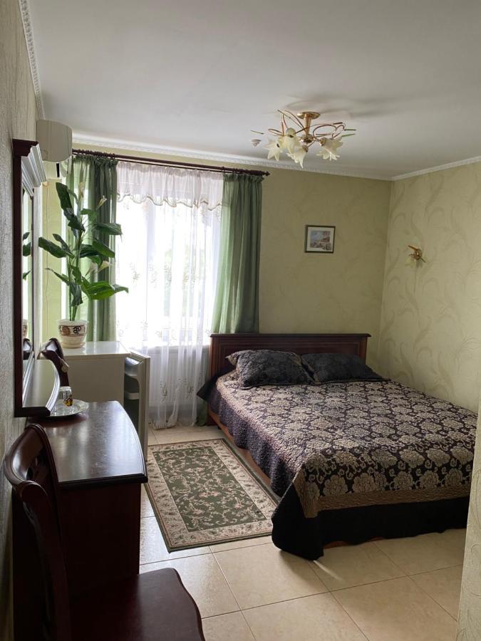 Золотий Лев Hotel Zvenyhorodka Exterior photo